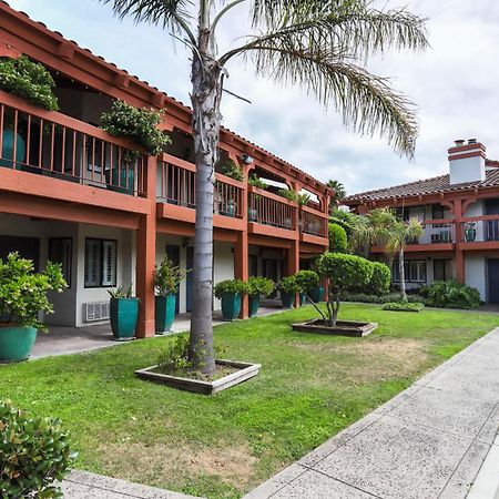 Campbell Inn Hotel Екстер'єр фото