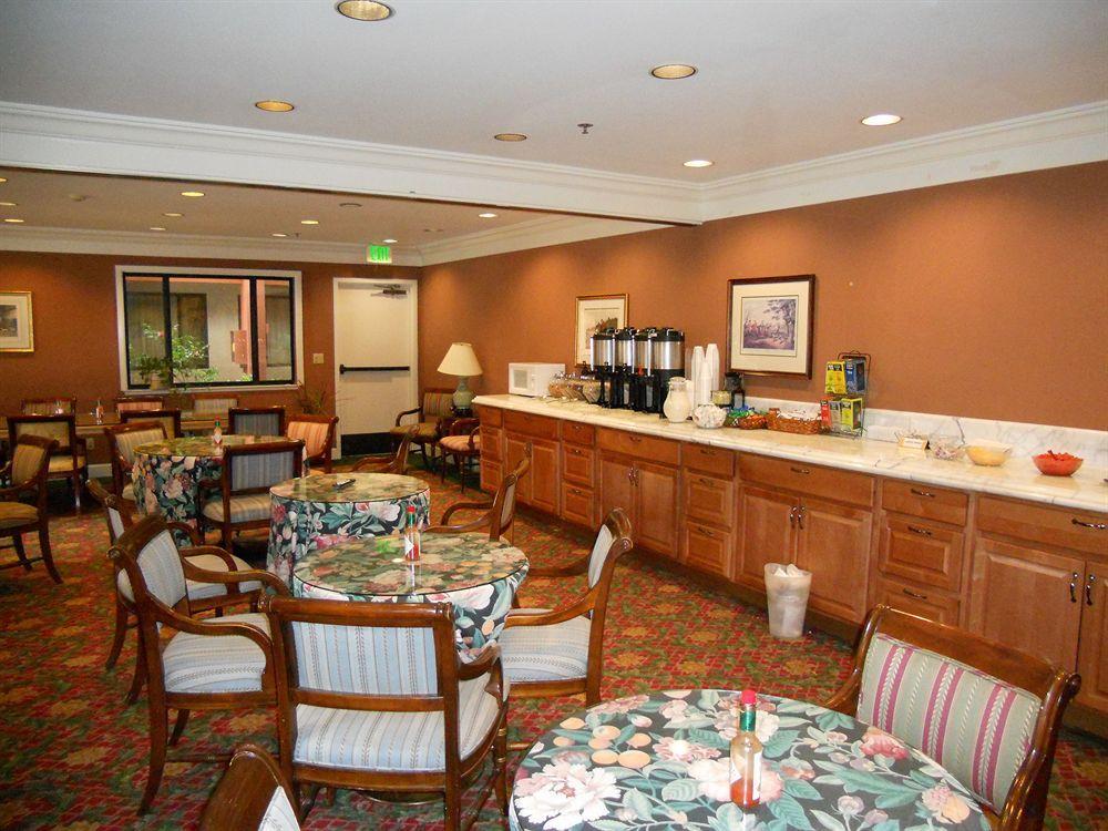 Campbell Inn Hotel Екстер'єр фото