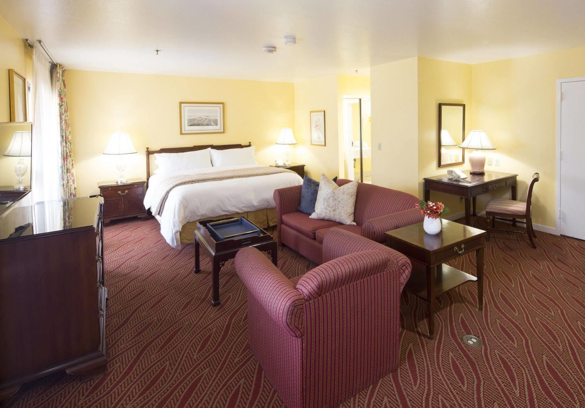 Campbell Inn Hotel Екстер'єр фото