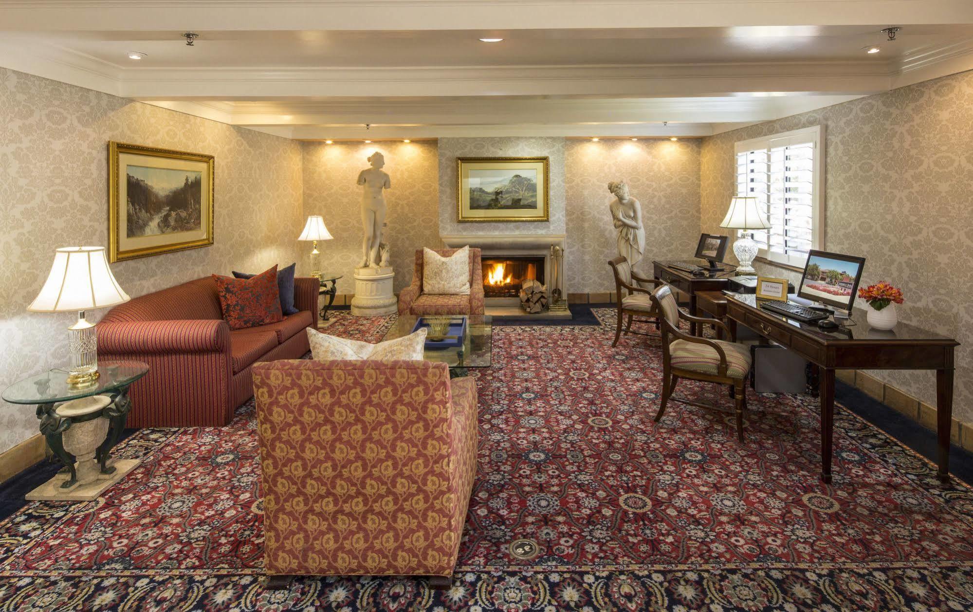 Campbell Inn Hotel Екстер'єр фото