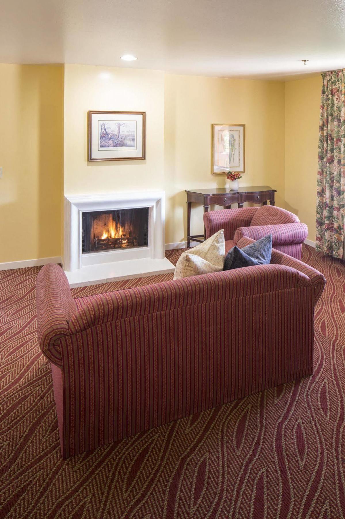 Campbell Inn Hotel Екстер'єр фото